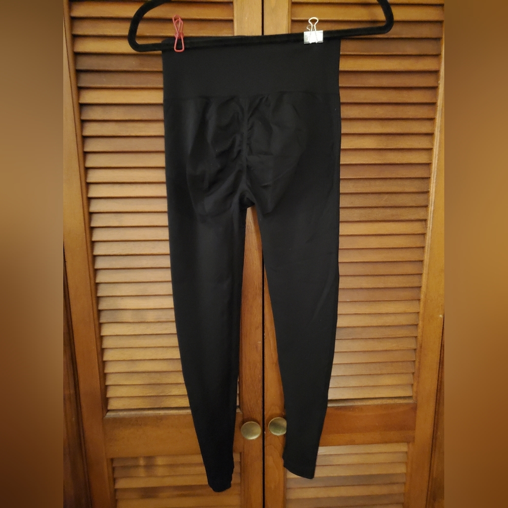 Workout pants - Picture 2 of 3